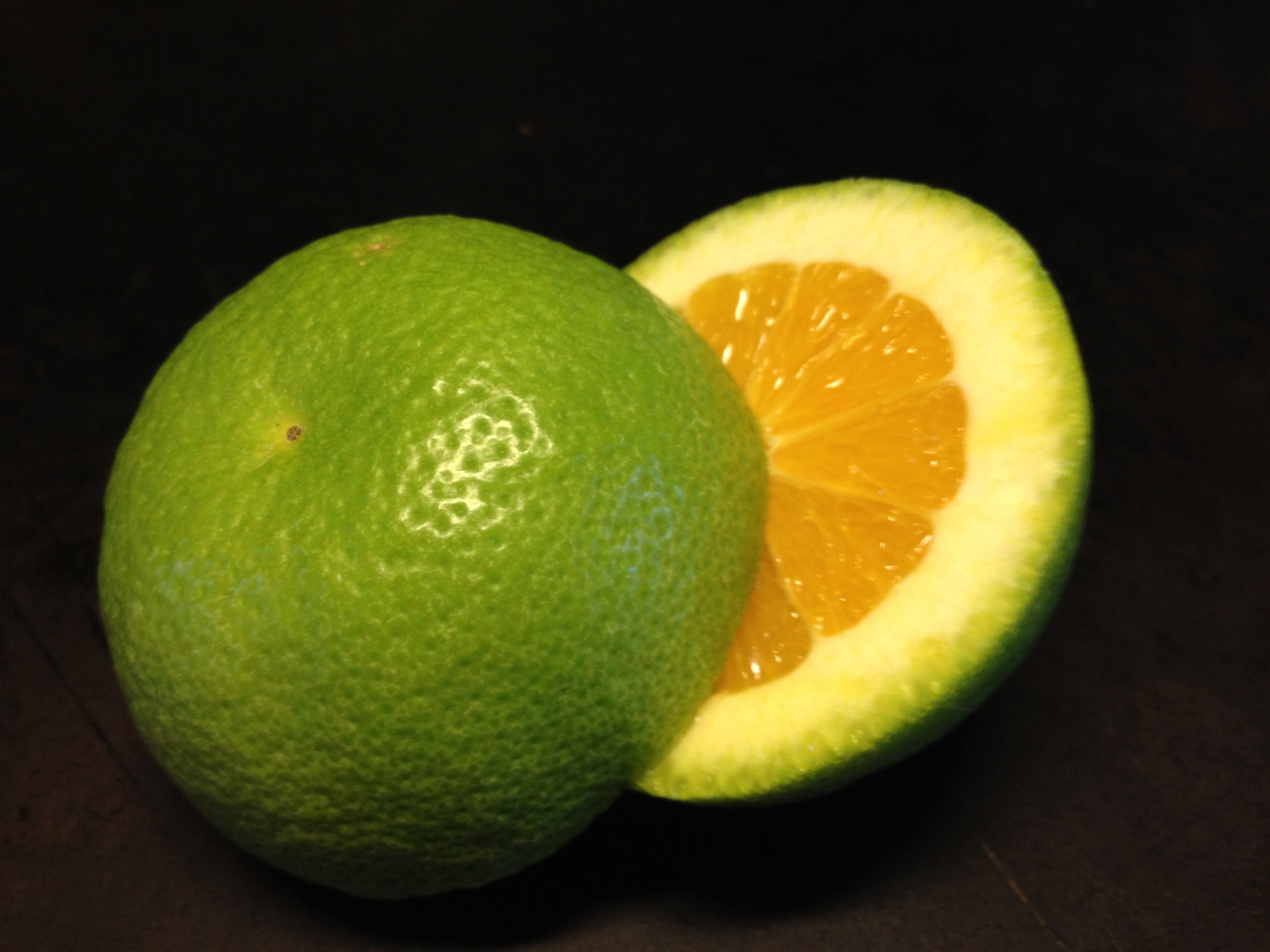 Green apelsin я у мамы. Зеленый апельсин. Грин апельсин. Бразильские апельсины зеленые. Зеленый апельсин как называется.